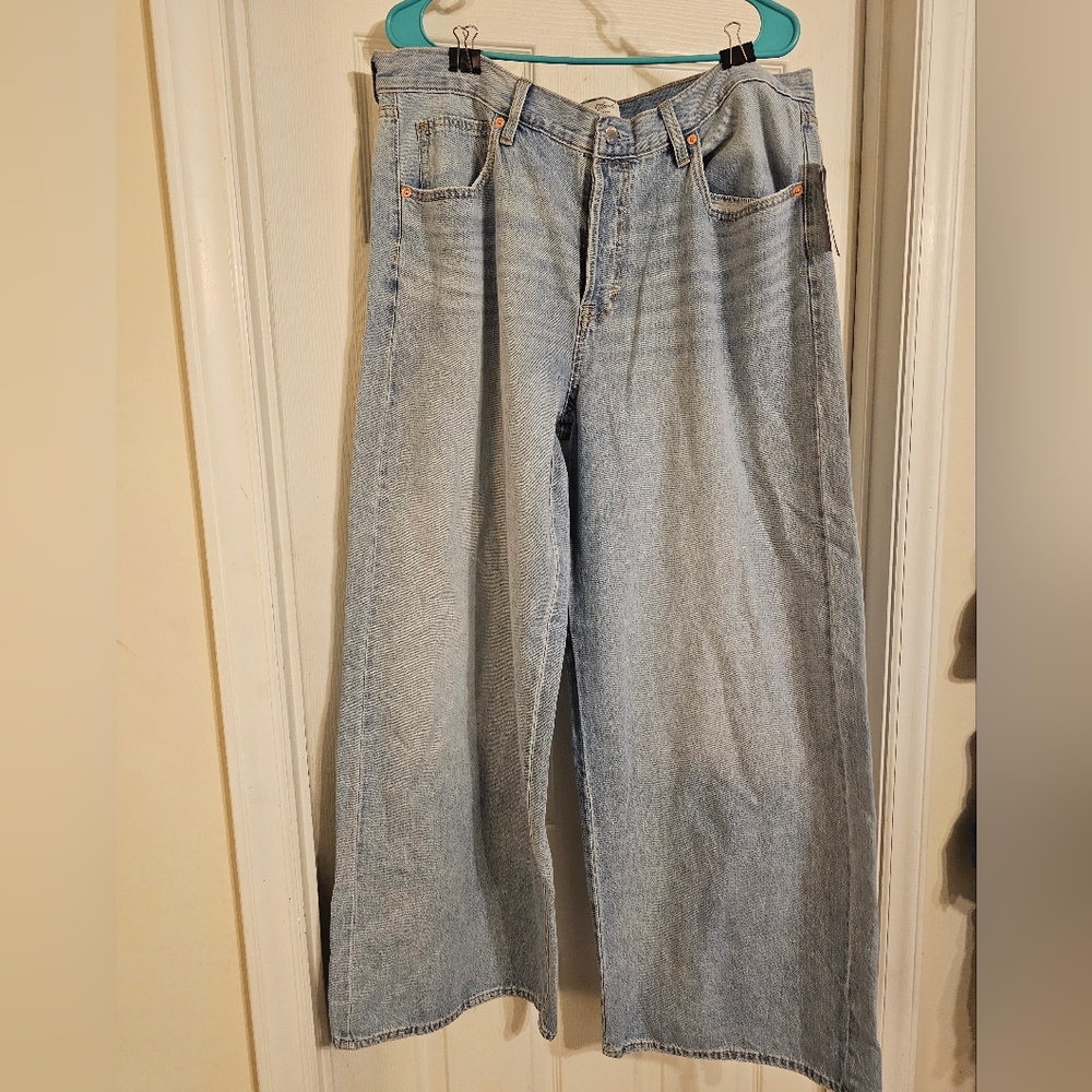 NWT Mid-Rise Super Baggy Wide Leg Jeans. Size:16.